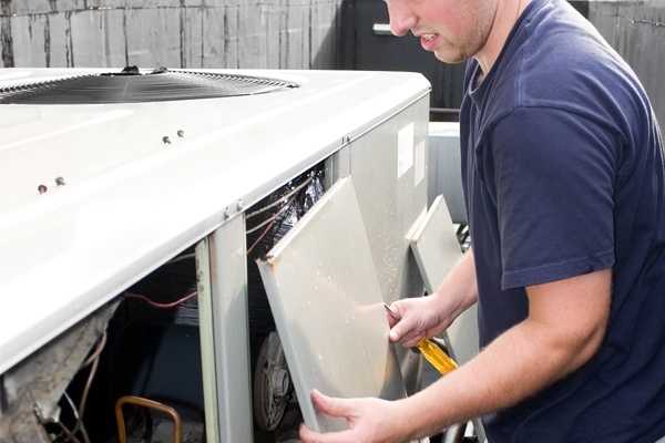 expert works on Heating Maintenance Service Cal City