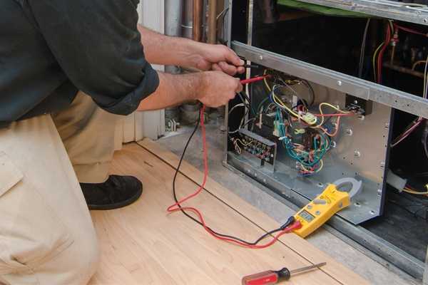 expert check the cable of Heating Installation Santa Clarita